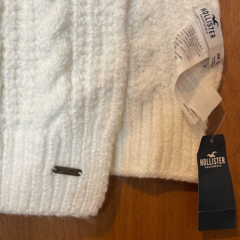 Hollister scarf